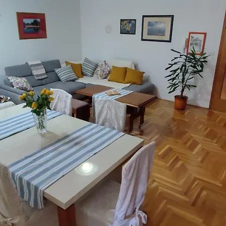 Apartment Vlado *